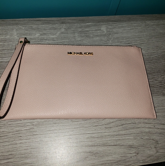 MICHAEL KORS LG DILLON TOTE & WRISLET SET - Picture 7 of 12